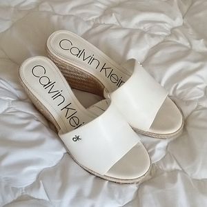 Calvin Klein white leather wedges 🐚